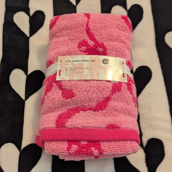 Betsey Johnson Pink Ribbon Bow Hand Towel Set - Picture 8 of 8